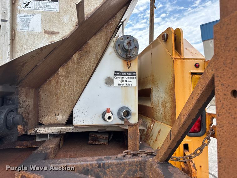 image for item FG0579 2005 International 7400 Crew Cab dump truck