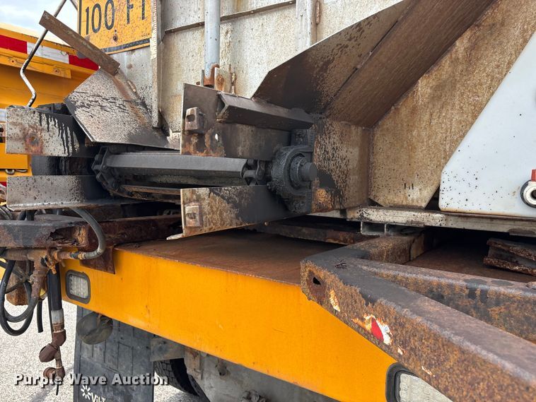 image for item FG0579 2005 International 7400 Crew Cab dump truck