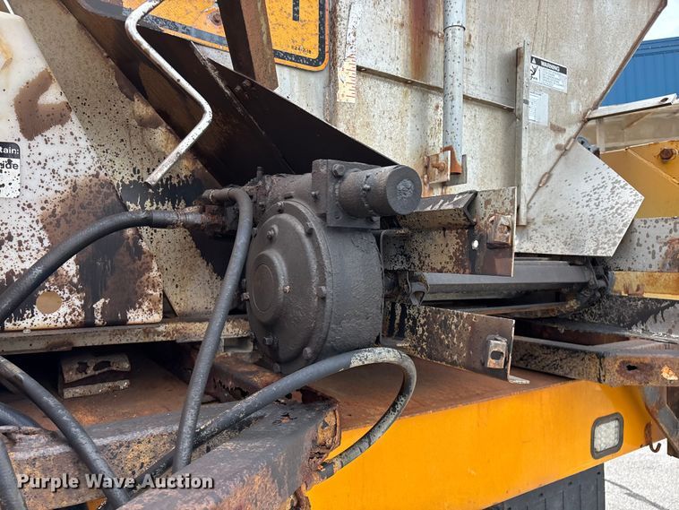 image for item FG0579 2005 International 7400 Crew Cab dump truck