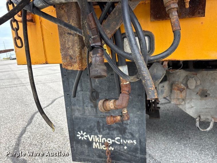 image for item FG0579 2005 International 7400 Crew Cab dump truck