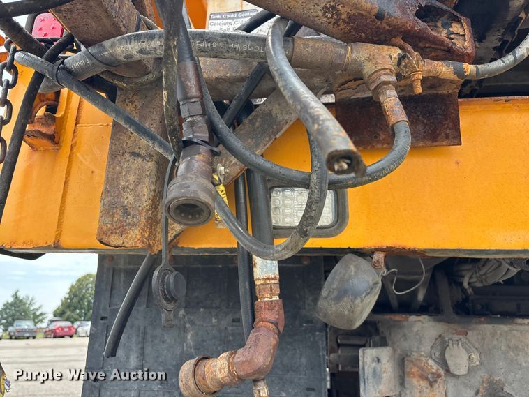 image for item FG0579 2005 International 7400 Crew Cab dump truck