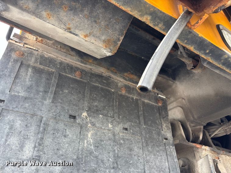 image for item FG0579 2005 International 7400 Crew Cab dump truck