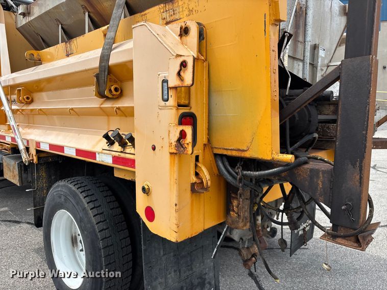 image for item FG0579 2005 International 7400 Crew Cab dump truck