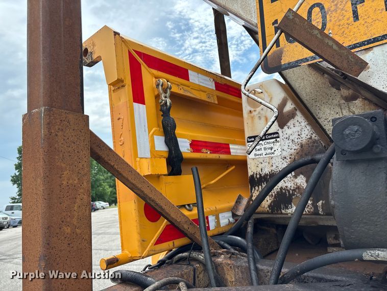 image for item FG0579 2005 International 7400 Crew Cab dump truck