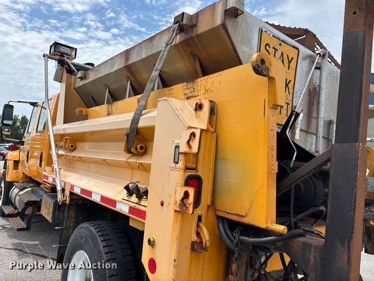 image for item FG0579 2005 International 7400 Crew Cab dump truck