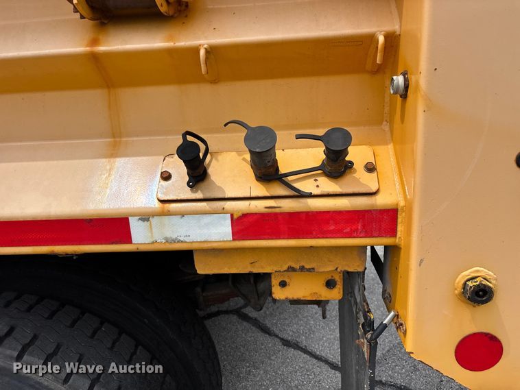 image for item FG0579 2005 International 7400 Crew Cab dump truck