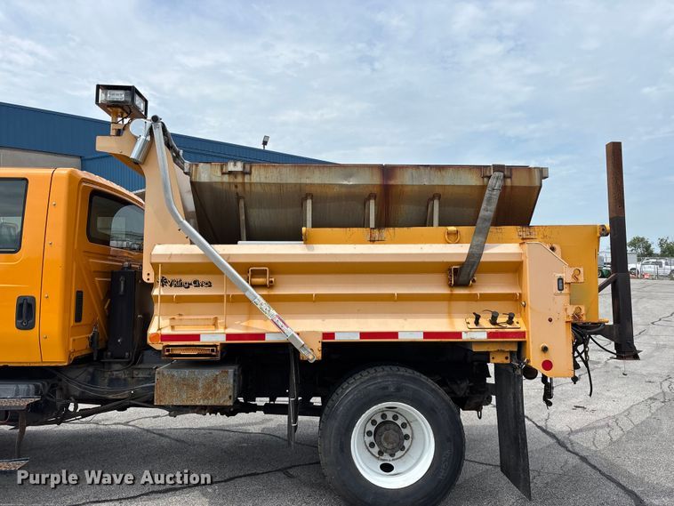 image for item FG0579 2005 International 7400 Crew Cab dump truck