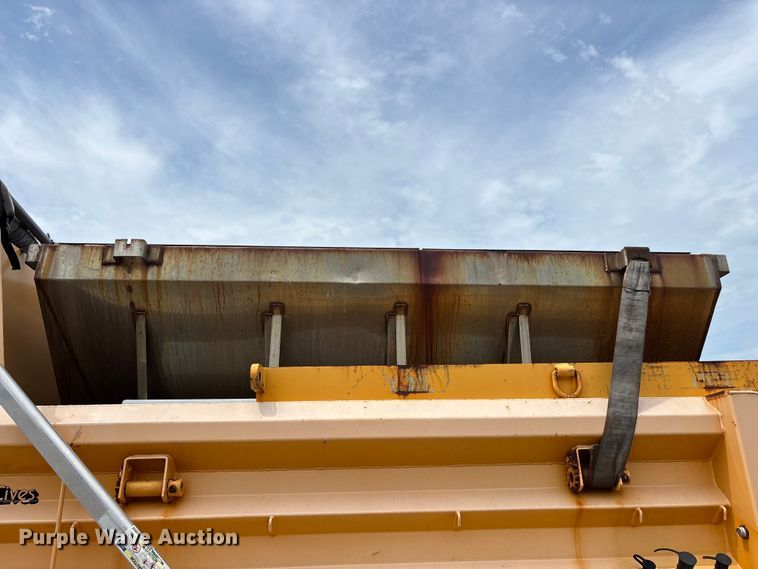 image for item FG0579 2005 International 7400 Crew Cab dump truck