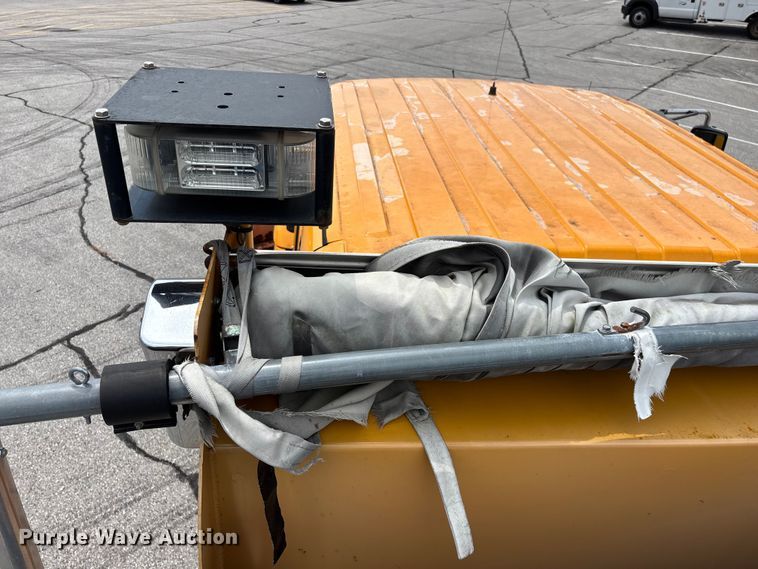 image for item FG0579 2005 International 7400 Crew Cab dump truck