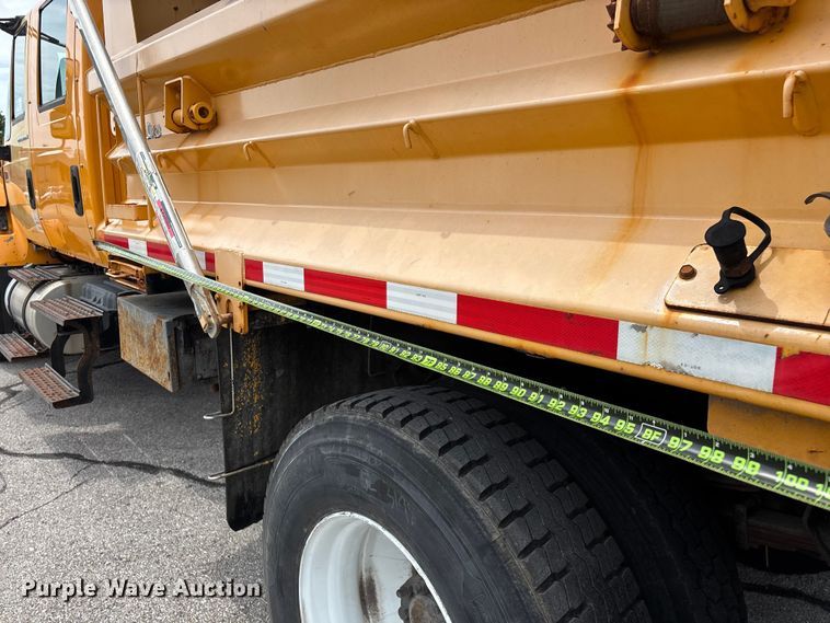 image for item FG0579 2005 International 7400 Crew Cab dump truck