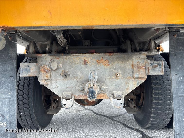 image for item FG0579 2005 International 7400 Crew Cab dump truck