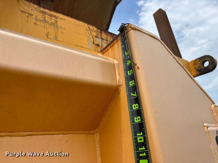 image for item FG0579 2005 International 7400 Crew Cab dump truck
