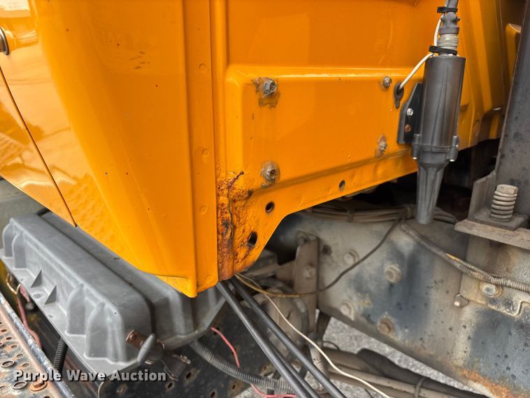 image for item FG0579 2005 International 7400 Crew Cab dump truck