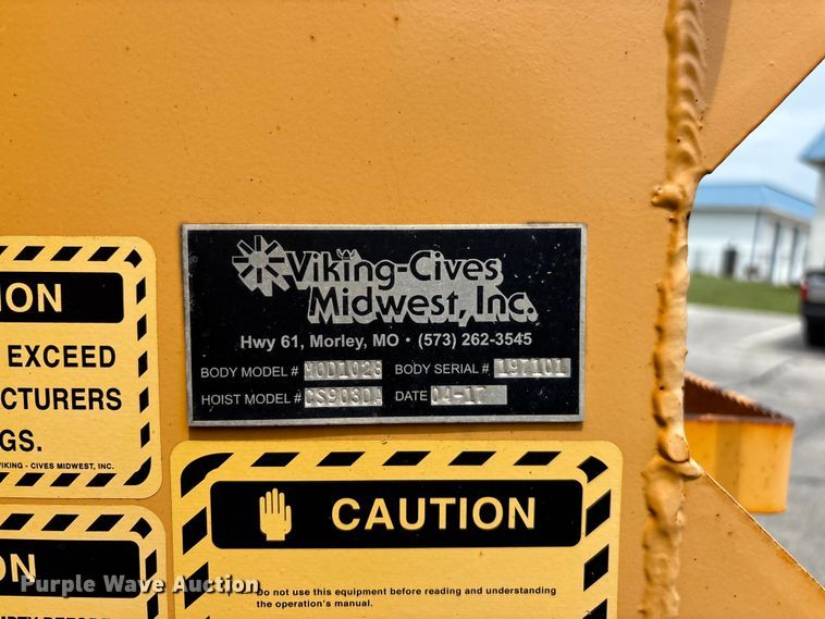 image for item FG0579 2005 International 7400 Crew Cab dump truck