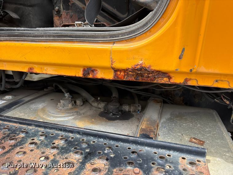 image for item FG0579 2005 International 7400 Crew Cab dump truck