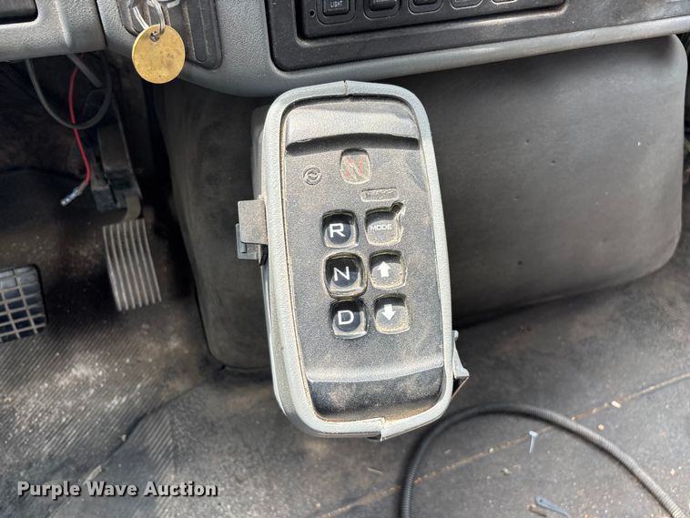 image for item FG0579 2005 International 7400 Crew Cab dump truck