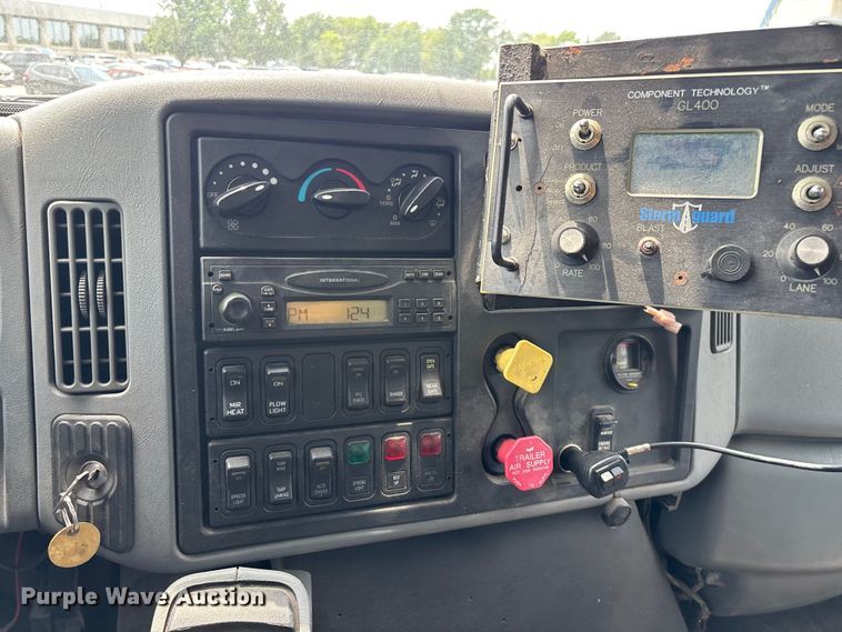 image for item FG0579 2005 International 7400 Crew Cab dump truck
