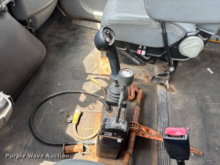 image for item FG0579 2005 International 7400 Crew Cab dump truck