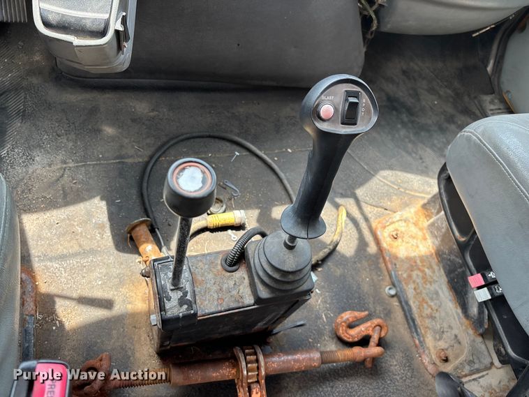 image for item FG0579 2005 International 7400 Crew Cab dump truck