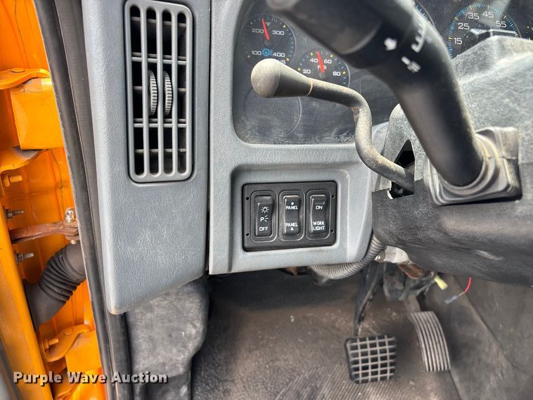 image for item FG0579 2005 International 7400 Crew Cab dump truck