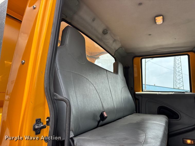image for item FG0579 2005 International 7400 Crew Cab dump truck