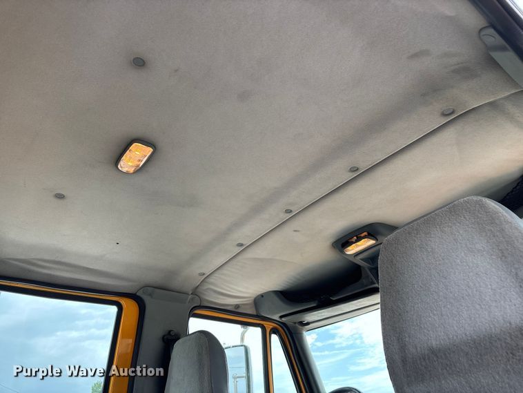 image for item FG0579 2005 International 7400 Crew Cab dump truck