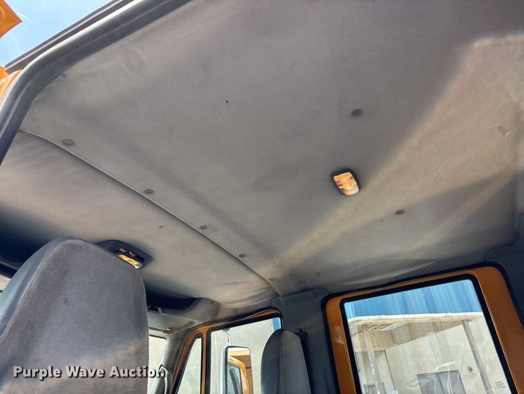 image for item FG0579 2005 International 7400 Crew Cab dump truck