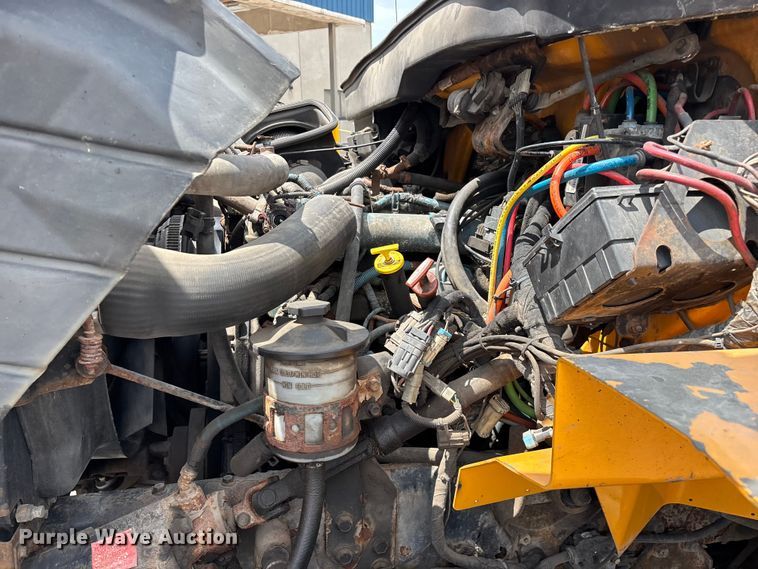 image for item FG0579 2005 International 7400 Crew Cab dump truck