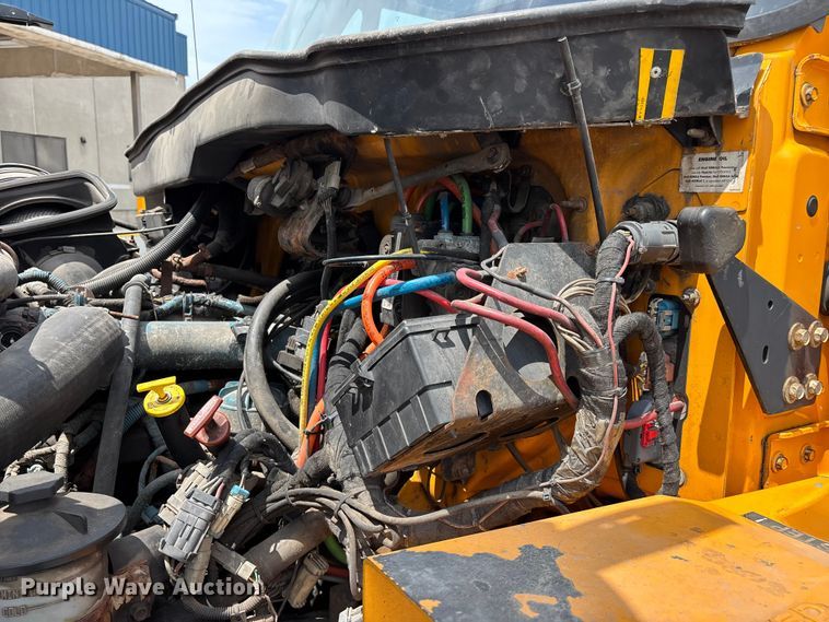 image for item FG0579 2005 International 7400 Crew Cab dump truck
