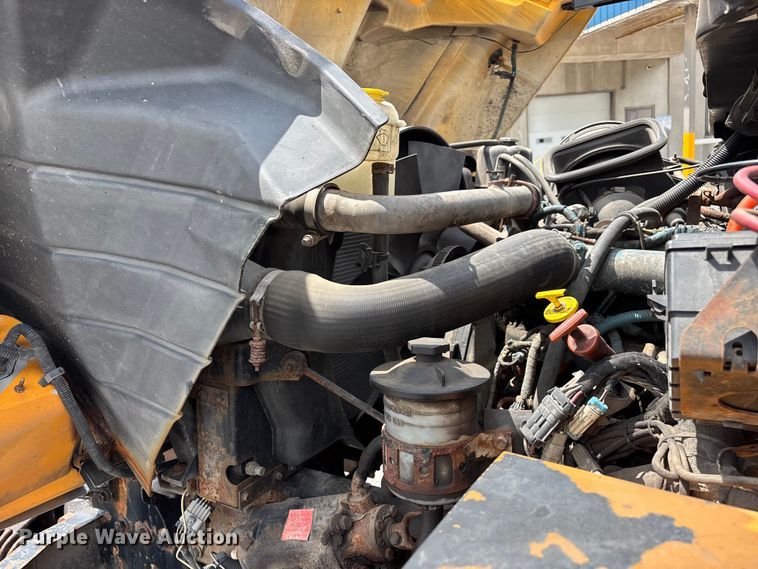 image for item FG0579 2005 International 7400 Crew Cab dump truck