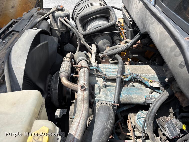 image for item FG0579 2005 International 7400 Crew Cab dump truck