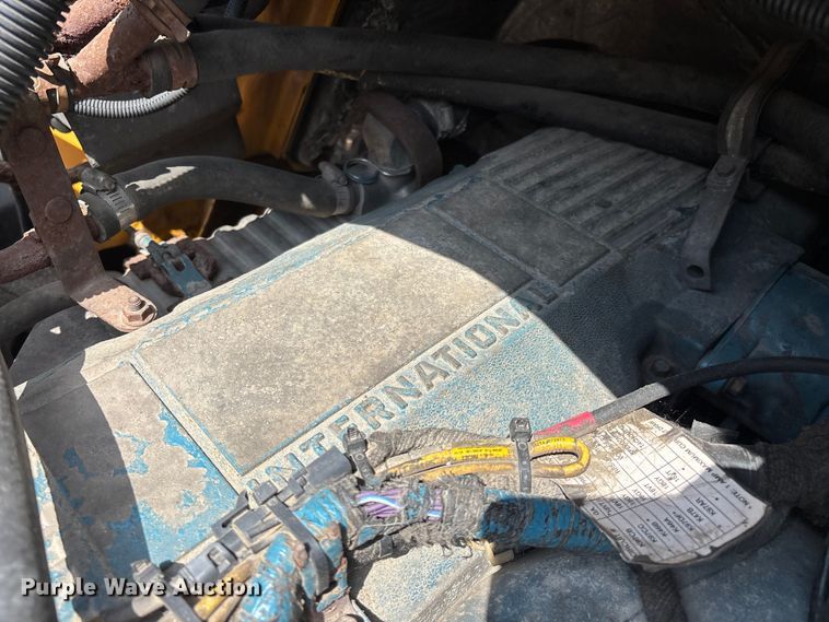image for item FG0579 2005 International 7400 Crew Cab dump truck
