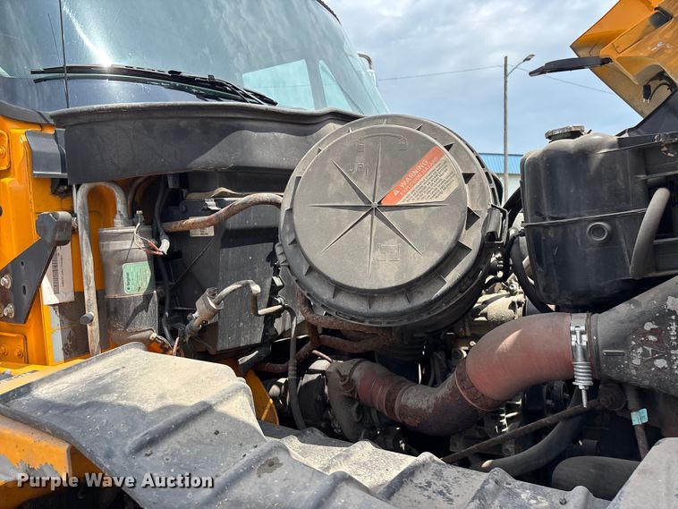 image for item FG0579 2005 International 7400 Crew Cab dump truck
