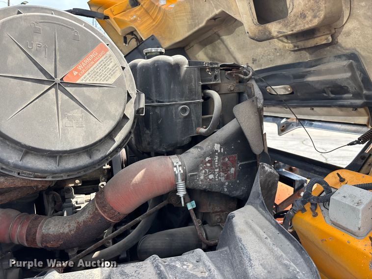 image for item FG0579 2005 International 7400 Crew Cab dump truck