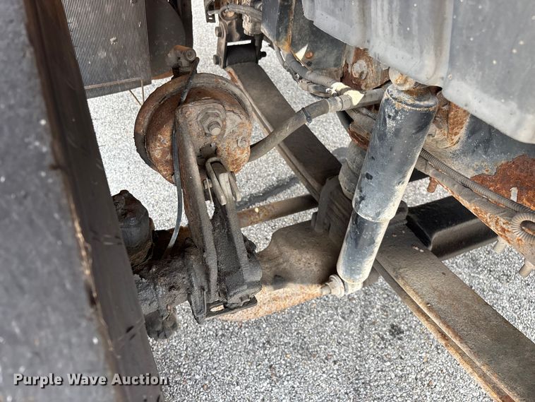image for item FG0579 2005 International 7400 Crew Cab dump truck