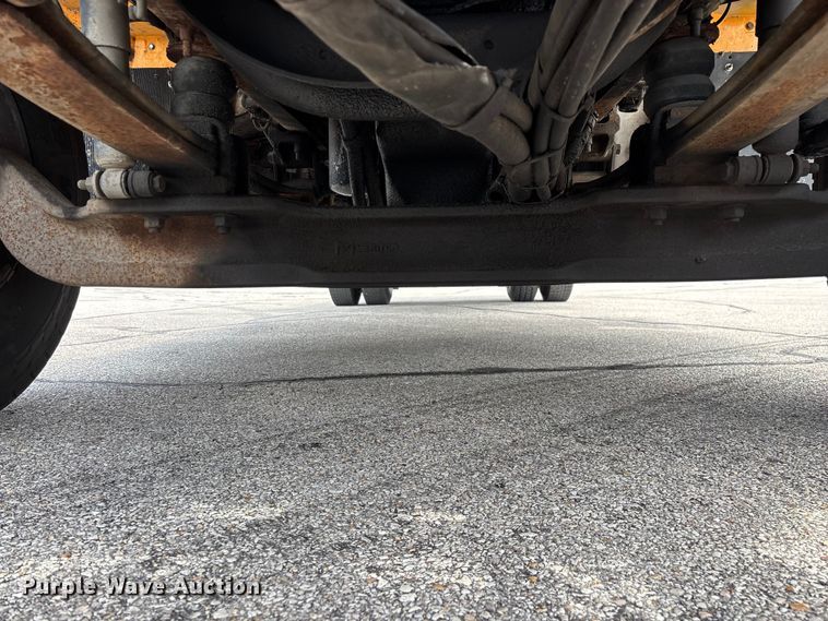 image for item FG0579 2005 International 7400 Crew Cab dump truck