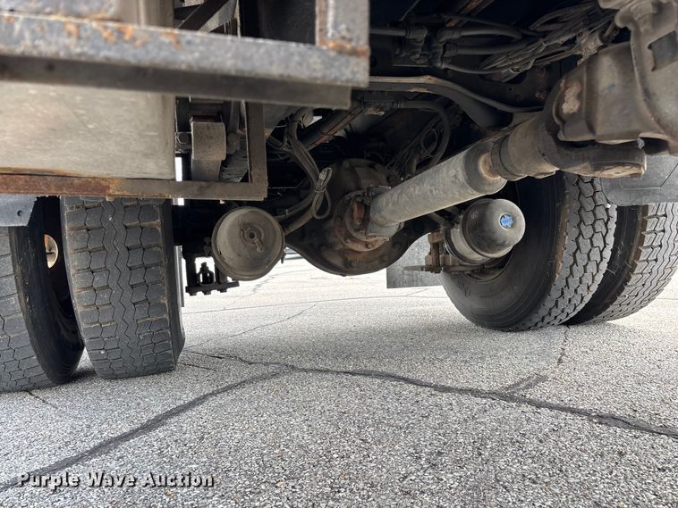 image for item FG0579 2005 International 7400 Crew Cab dump truck