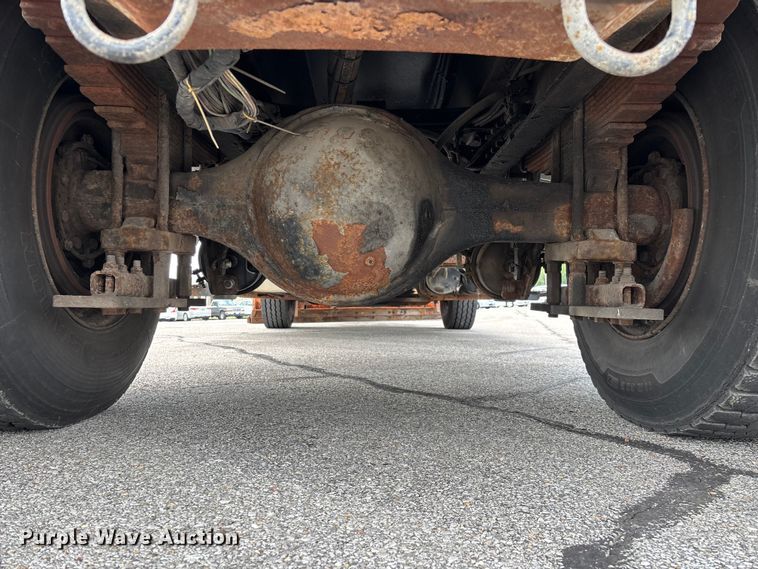 image for item FG0579 2005 International 7400 Crew Cab dump truck