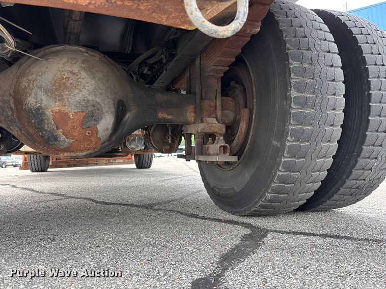 image for item FG0579 2005 International 7400 Crew Cab dump truck