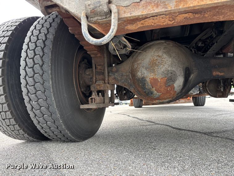 image for item FG0579 2005 International 7400 Crew Cab dump truck