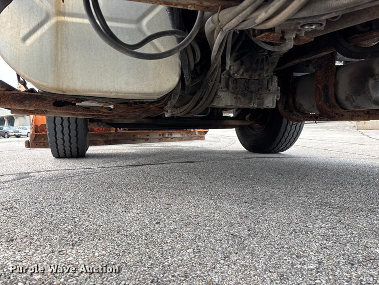 image for item FG0579 2005 International 7400 Crew Cab dump truck