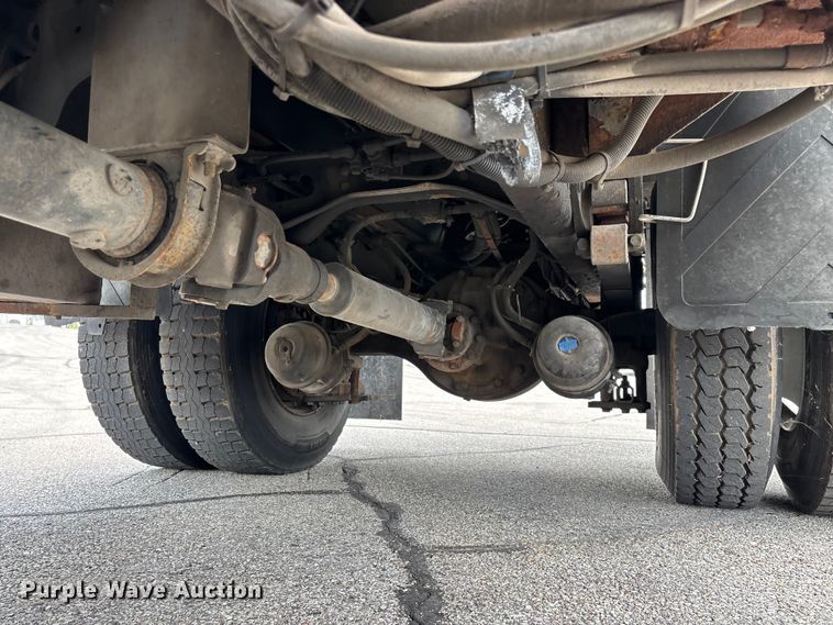 image for item FG0579 2005 International 7400 Crew Cab dump truck