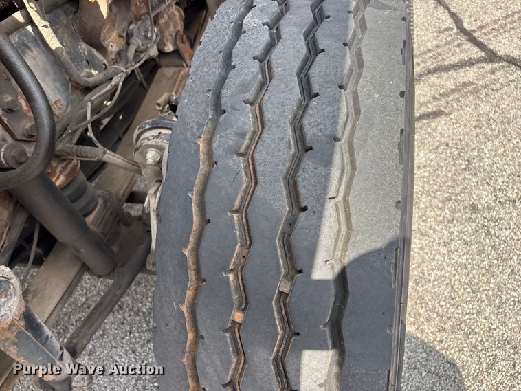 image for item FG0579 2005 International 7400 Crew Cab dump truck