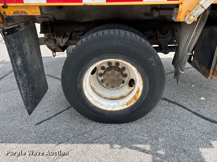 image for item FG0579 2005 International 7400 Crew Cab dump truck