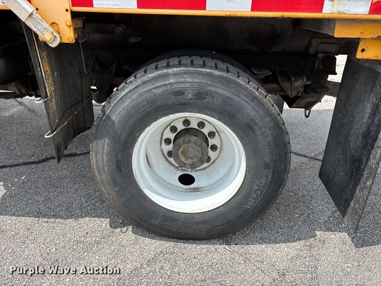image for item FG0579 2005 International 7400 Crew Cab dump truck