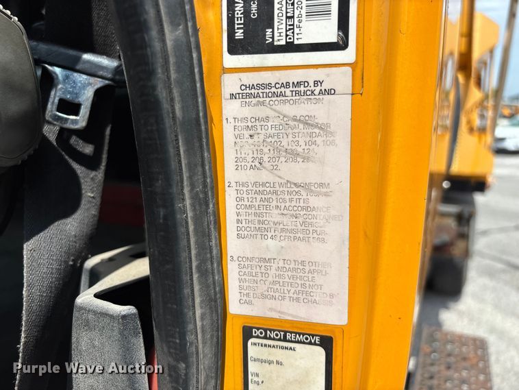 image for item FG0579 2005 International 7400 Crew Cab dump truck
