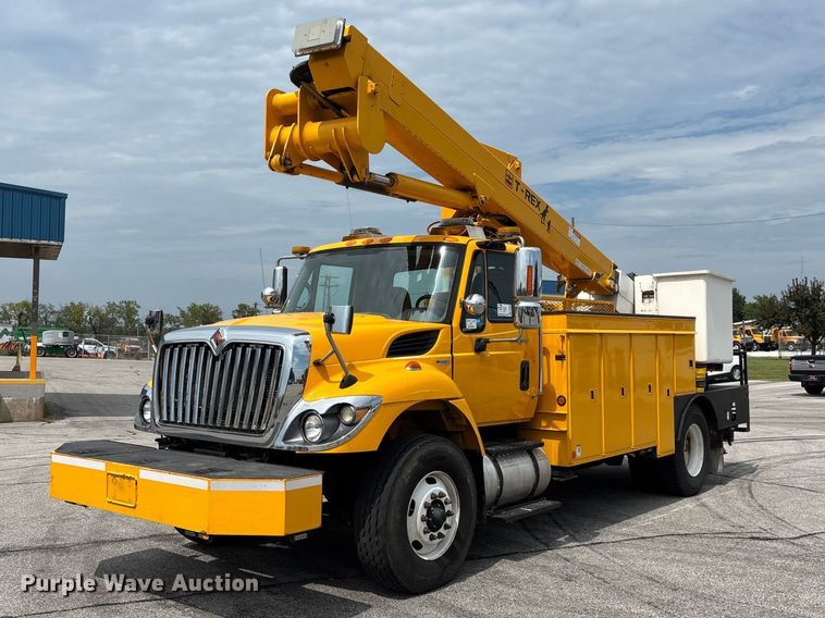 2009 International 7400 SBA bucket truck