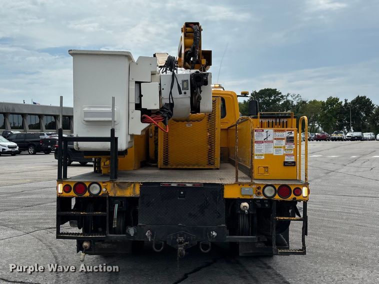 image for item FG0582 2009 International 7400 SBA bucket truck