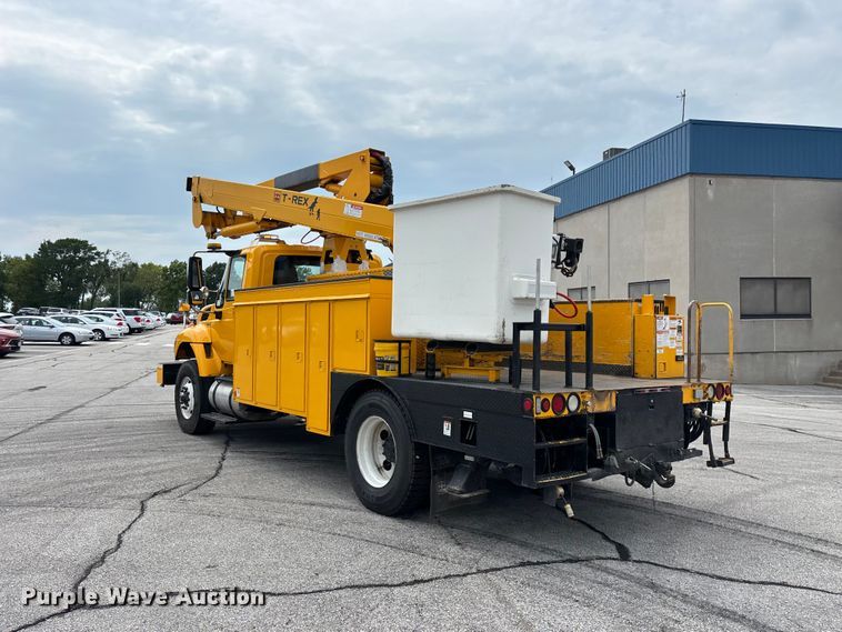 image for item FG0582 2009 International 7400 SBA bucket truck