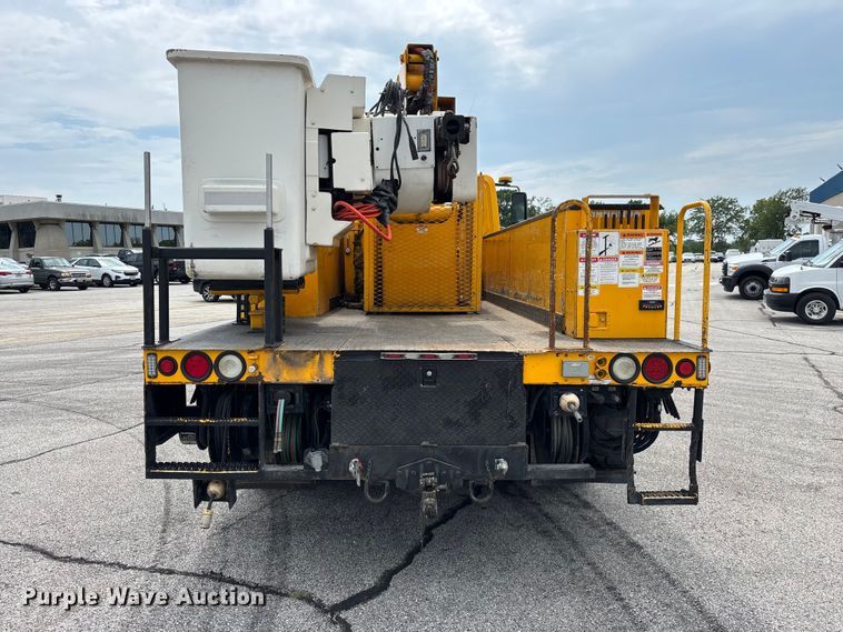 image for item FG0582 2009 International 7400 SBA bucket truck